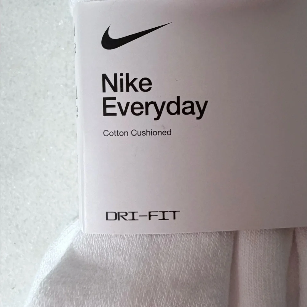 Nike Men's White and Black Crew Socks - 6 Pack